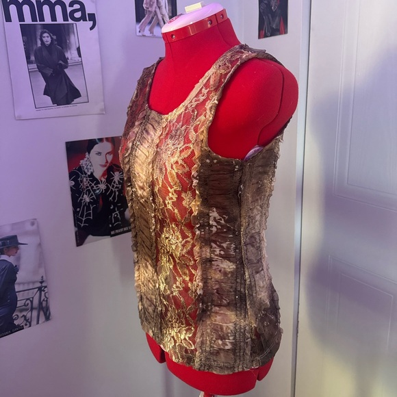 ELEGANT LACE SLEEVELESS TOP - Picture 4 of 7